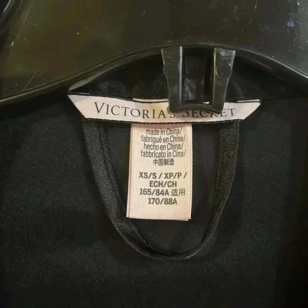 ❤️2/$30❤️[XS]Victoria  Secret Knee Length Vintage Black Satin Robe - Picture 4 of 8